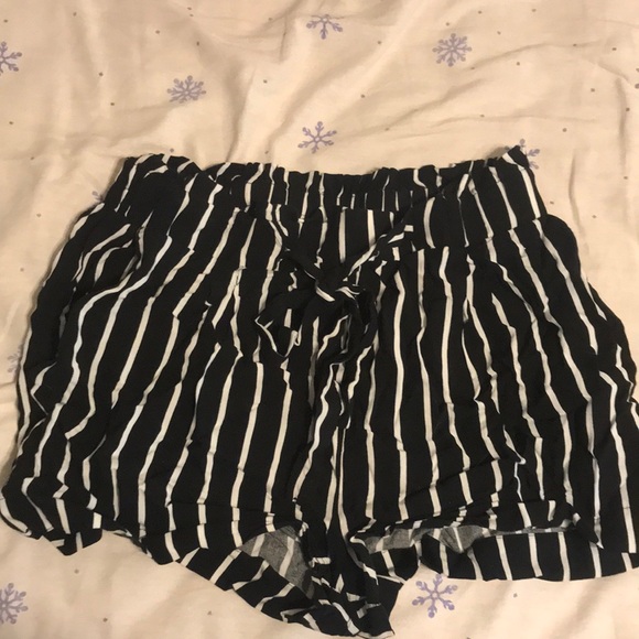 Black and white striped high rise shorts! - Picture 1 of 4